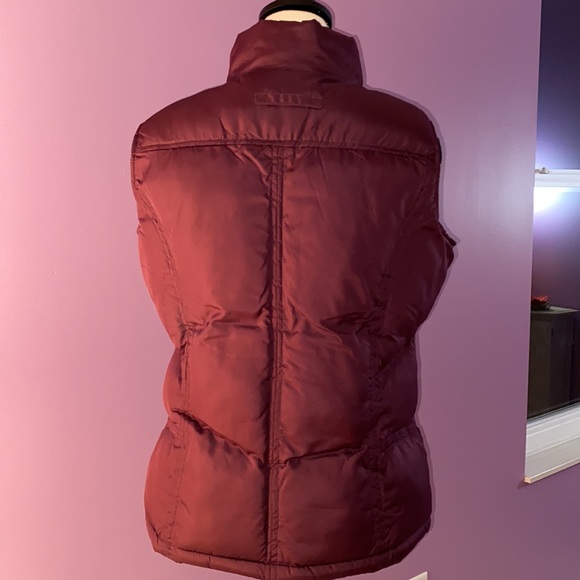 Polo Assn. Wine color puffer vest. New condition. Size large. - Picture 6 of 11